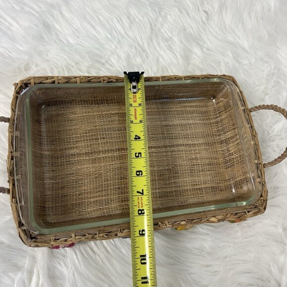 Vintage Pyrex Baking Dish & Woven Floral Casserole Travel/ Holder Basket Tray - Picture 6 of 10